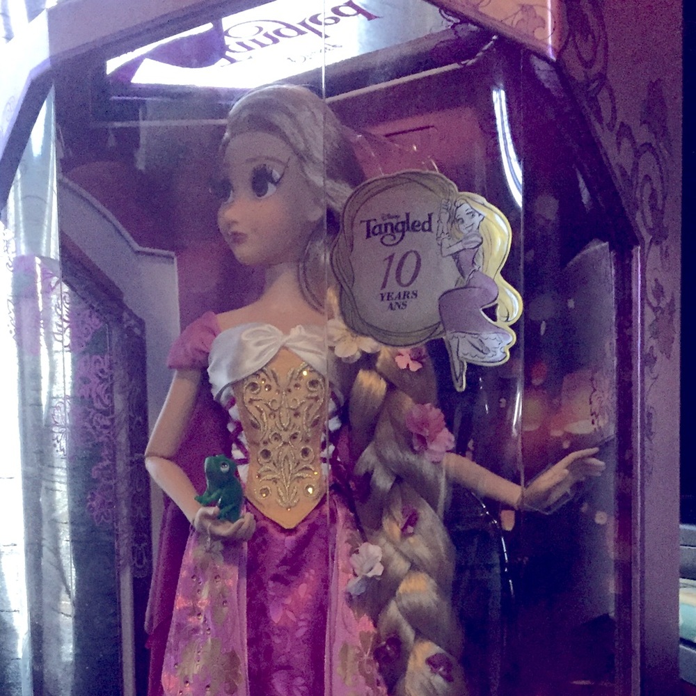 Tangled 10 yr ann limited edition. Cert 96 of 5500